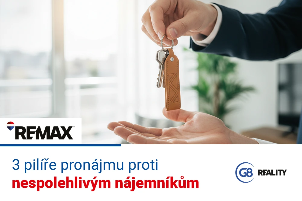 Rychlá odpověď: Bezpečný pronájem stojí na třech pilířích: prověření bezdlužnosti (registry), adekvátní kauci (standardem jsou 2–3 měsíční nájmy) a kvalitní smlouvě na dobu určitou. Profesionální makléř využívá placené databáze a registry exekucí, ke kterým běžný majitel často nemá snadný přístup. Máte byt skvěle připravený díky stagingu a zájemci se jen hrnou? Teď přichází ta nejdůležitější fáze: samotný výběr. Špatný nájemník vás totiž může stát desítky tisíc korun na ušlém nájemném a zničeném vybavení. Profesionální makléř proto nikdy nepředává klíče prvnímu zájemci, který se usměje na prohlídce, ale provádí důkladný screening. Jak probíhá profesionální screening Prověřování není jen o „dobrém pocitu“ z člověka. Makléř postupuje čistě podle faktů: Registry dluhů a exekucí: Kontrola v Centrální evidenci exekucí (CEE) a insolvenčním rejstříku je dnes naprosté minimum. Ověření příjmů: Je standardem chtít vědět, zda je nájemník zaměstnán nebo podniká. Pravidlo říká, že nájemné by nemělo přesáhnout 30–40 % čistého příjmu domácnosti. Sociální sítě a reference: Někdy i prostý pohled na LinkedIn nebo Facebook napoví o životním stylu zájemce víc než tisíc slov na osobní schůzce. Právní jistota: Smlouva a Kauce Abyste svůj majetek ochránili, doporučujeme držet se osvědčených pravidel občanského zákoníku: Smlouva na dobu určitou: Standardně se uzavírá na 1 rok s možností následného prodloužení. Kauce (Jistota): Zákon umožňuje požadovat kauci až do výše trojnásobku měsíčního nájemného. U kvalitně vybavených bytů je 2měsíční nebo 3měsíční kauce plně odůvodnitelná a běžná. Inflační doložka: Vzhledem k ekonomickému vývoji je naprosto nezbytné mít ve smlouvě zakomponovaný mechanismus pro každoroční úpravu nájemného o inflaci. Checklist: 5 kroků k bezpečnému nájemníkovi Výpis z registru exekucí: Má zájemce skutečně čistý štít? Ověření identity: Souhlasí údaje z občanského průkazu s údaji v registrech? Reference od minulého pronajímatele: Pokud nájemník nemá co skrývat, kontakt na předchozího majitele vám velmi rád poskytne. Předávací protokol: Musí obsahovat detailní fotodokumentaci, stavy měřidel a přesný soupis vybavení. Pojištění odpovědnosti: Vyžadujte, aby měl nájemník sjednané pojištění odpovědnosti (lidově pojistku „na blbost“). Často kladené dotazy (FAQ) Mohu zakázat v bytě domácí zvíře? Ne. Občanský zákoník (§ 2258) přiznává nájemci právo chovat v bytě zvíře. Toto ustanovení je kogentní, nelze se od něj tedy smluvně odchýlit. Zákaz ve smlouvě je vždy neplatný a nevymahatelný, bez ohledu na to, jak ostře je formulován. Co ale pronajímatel udělat může: Může ve smlouvě podmínit chov zvířete doplacením kauce až do zákonného maxima (trojnásobek nájemného). To je zcela legální a v praxi velmi funkční pojistka. Můžu zakázat kouření? Ano. Na rozdíl od chovu zvířat není zákaz kouření zákonem chráněným právem nájemce. Výslovný zákaz kouření ve smlouvě je tak platný a vymahatelný. Praktické vymáhání případné sankce je ale náročnější, protože musíte být schopni porušení prokazatelně doložit. Co dělat, když nájemník přestane platit? Pokud nájemce dluží nájemné za 3 měsíce, jde o zvlášť závažné porušení smlouvy a zákon pronajímateli umožňuje výpověď bez výpovědní doby. Pozor ale na povinný procesní postup: Před samotnou výpovědí musíte nájemce písemně vyzvat, aby dluh v přiměřené lhůtě uhradil. Bez této výzvy je výpověď neplatná a soud k ní vůbec nepřihlíží. Teprve pokud nájemce nereaguje, lze mu doručit výpověď s uvedením důvodu.
